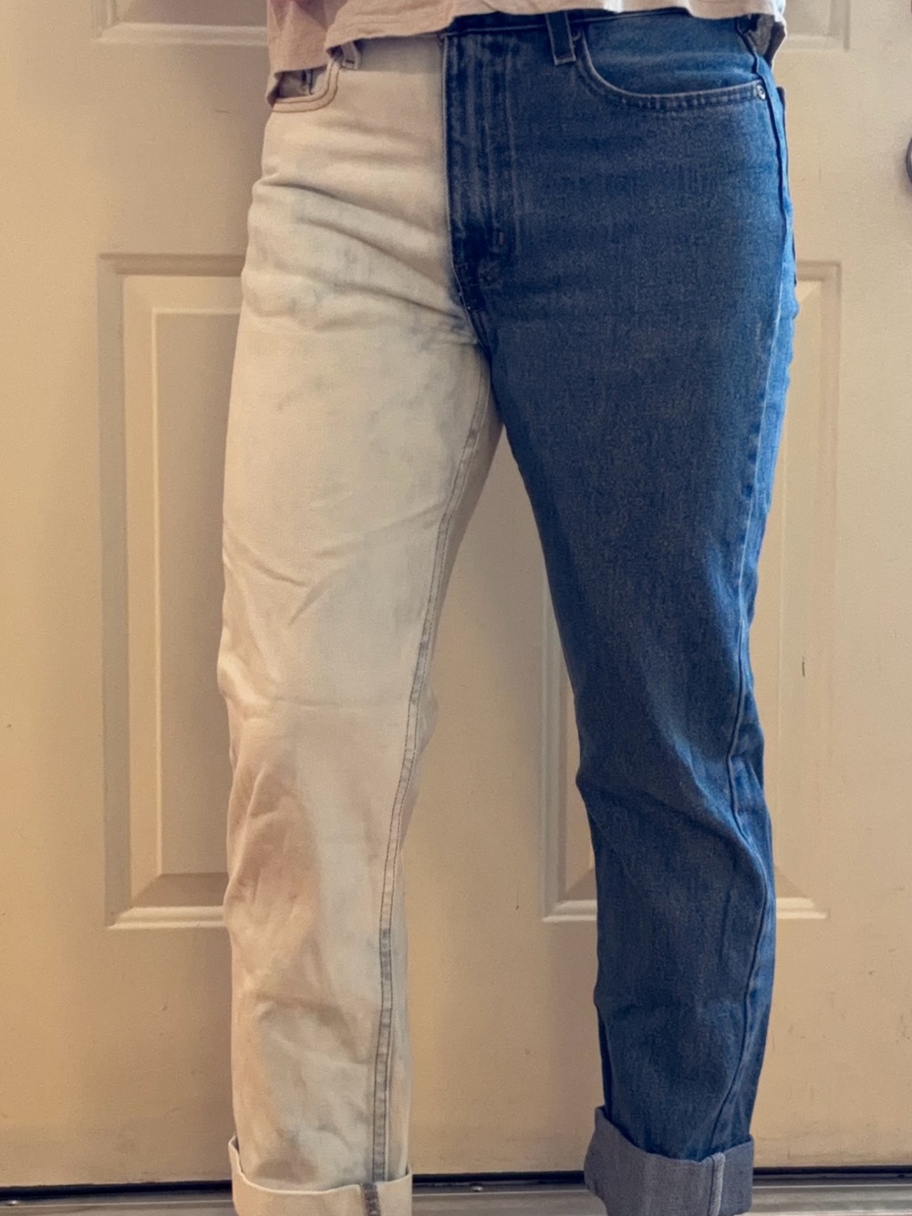 Color split bleached jeans